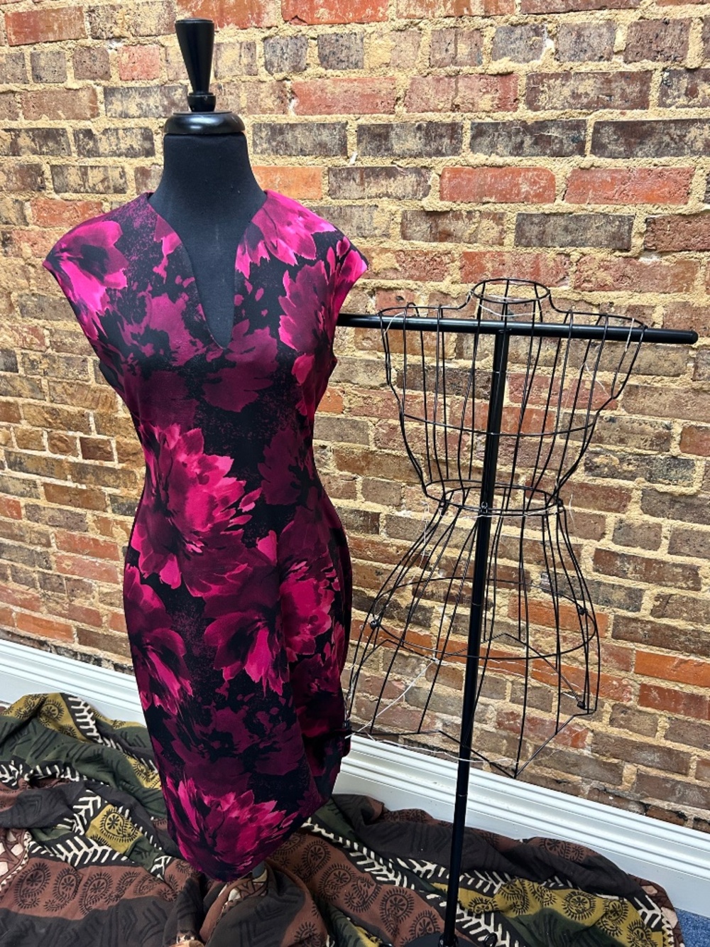 Dress - Picture 7 of 7